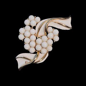 Crown Trifari Gold tone Enamel And Beaded Ribbon Flower Brooch (5172)